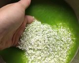 Hình bước làm 5 của món Xôi khúc lá dứa bọc trứng muối