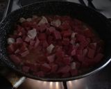 Foto del paso 1 de la receta: Macarrones con salchichas en salsa de tomate