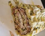 Une image de l'étape 5 de Roulé aux courgettes, ail et fines herbes et bacon.