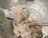 A picture of step 5 of Springy Prawn Balls | Q弹虾滑.