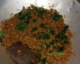Foto langkah ke 6 dari resep Mie Goreng Satset.