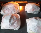 Foto del paso 4 de la receta: Merluza en papillote con aceitunas negras y tomate