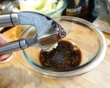 [日式料理] 日式黑椒牛柳串燒（附簡易黑椒醬作法）的食譜步驟2照片
