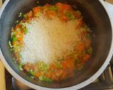 Foto del paso 2 de la receta: Guisito de arroz y almejas. #Mercado #CEBOLLA