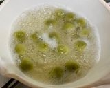 A picture of step 4 of Japanese Matcha Agar Jelly.