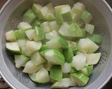 Foto del paso 2 de la receta: Chilacayotes en chile colorado