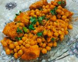 A picture of step 5 of Chicken chana masala.