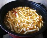 Foto del paso 2 de la receta: Sopa de hongos Shimeji y pasta casera al aroma de levistico