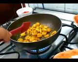 Foto do passo 2 de Macarrão ao molho de frango, calabresa e camarão