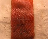 Foto langkah ke 3 dari resep Puff Pastry Salmon (Salmon en Croute/Salmon Wellington).