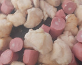 Foto del paso 2 de la receta: Pechuga de pollo, salchichas de queso con salsa de queso picante