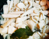 Foto del paso 1 de la receta: Tostadas de cueritos encurtidos de seta