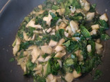 Pollo con setas y espinacas