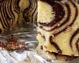 A picture of step 8 of Zebra cake.