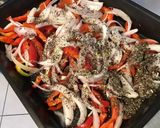 Une image de l'étape 5 de Queue de lotte aux poivrons rouges, oignon et herbes au vin blanc et citron.