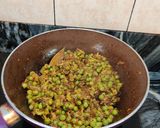 A picture of step 6 of Broccoli peas curry.