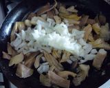 Foto del paso 4 de la receta: TALLARINES CINTA CON SALSA DE GIRGOLAS (HONGOS)