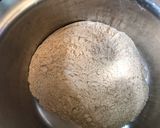 A picture of step 2 of Spicy Rajgiri chi Thalipeeth.