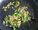 Foto langkah ke 4 dari resep Tumis Jagung Muda.