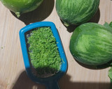 A picture of step 2 of Agua de pepino y limón (cucumber & lime water).