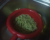 Foto del paso 1 de la receta: Pasta verde con salsa de aceitunas negras y jamón cocido