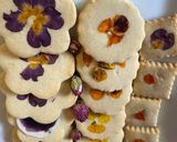 A picture of step 5 of Edible flower cookies.