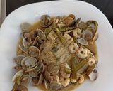 Foto del paso 7 de la receta: Pez espada con gambas, almejas y espárragos