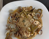 Foto del paso 7 de la receta: Pez espada con gambas, almejas y espárragos