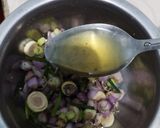 Foto langkah ke 2 dari resep Telur Ceplok Sambal Matah.
