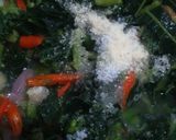 Foto langkah ke 5 dari resep 1029. Oseng Daun dan Bunga Pepaya.