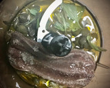 Foto del paso 1 de la receta: Rosas hojaldradas de salmón marinado con tapenade casero & ensalada de mango y feta —Cena Cookpad—