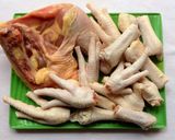 Hình bước làm 2 của món Canh gà củ sen
