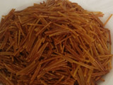 Fideuá o fideos tostados con gambón y sepia