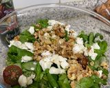 Foto del paso 2 de la receta: Ensalada de canónigos con queso de cabra, nueces y mermelada de frambuesa