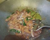 Foto langkah ke 3 dari resep Kulit sapi tumis cabe ijo.