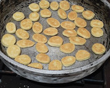 Foto del paso 4 de la receta: Bizcochitos salados (en Sartén)