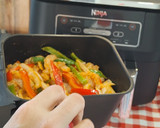 Foto del paso 7 de la receta: Fajitas de pollo con patatas bravas caseras en AirFryer Ninja Foodi Dual Zone