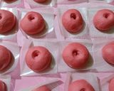 Foto langkah ke 5 dari resep Donat Red Velvet Keju.