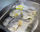 Foto langkah ke 2 dari resep Tim ikan ala thai / Thai steam fish with lime.