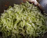 Foto langkah ke 7 dari resep Sambel Goreng Labu Siam.