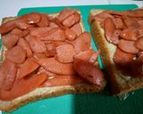 Foto langkah ke 4 dari resep Roti Gandum Panggang isi Sosis Rempah saus keju (wheat bread toast with cheesy sauce and sausage herbs filling).