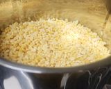 मूंग दाल हलवा (Moong dal halwa recipe in hindi) रेसिपी चरण 2 फोटो