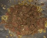 Foto langkah ke 2 dari resep Tumis Daging Sapi Giling & Kentang (Untuk Isian).