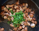 Foto del paso 3 de la receta: Hongos cremini salteados