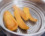 Hình bước làm 1 của món Bánh mì bí đỏ phô mai (Emmy 10m+)