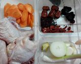 Foto langkah ke 1 dari resep Sup ayam merah.