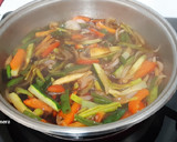 Foto del paso 3 de la receta: Bacalao con verduras en salsa de soja