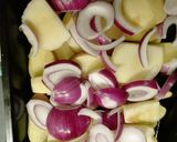 Almás hagymás sült krumpli sajttal - köretnek recept fázis 3 fotója