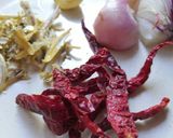 Gambar langkah 1 resipi Nasi Goreng Cili kering.