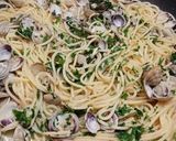 A picture of step 3 of Spaghetti with Clams.